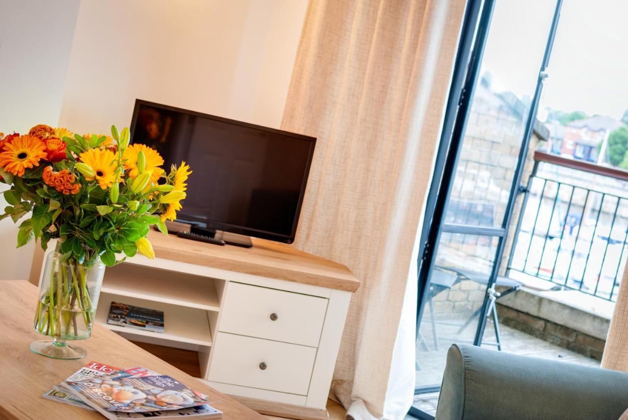 Base Serviced Apartments - The Docks Λίβερπουλ Εξωτερικό φωτογραφία